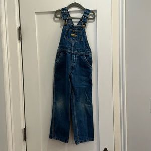 Oshkosh B’Gosh overalls. Boys size 6. Great condition.